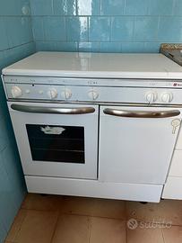 Stufa a gas con forno