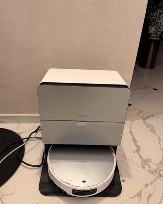 Roborock Saros 10 aspiratore e lavapavimenti