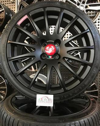 Kit invernale 500 Abarth da 17 pollici nero opaco 
