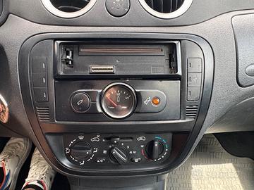 auto C3 benzina e metano pratica ed economica