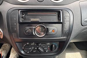 auto C3 benzina e metano pratica ed economica