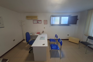 Ambulatorio studio medico arredato