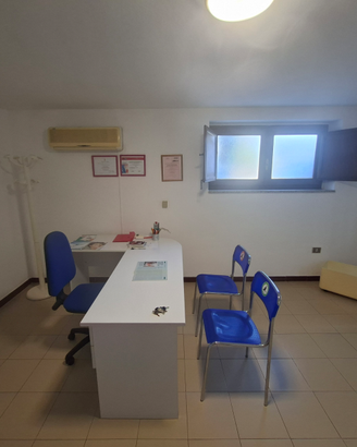Ambulatorio studio medico arredato