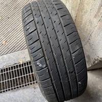 quattro pneumatici per auto