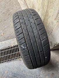 quattro pneumatici per auto