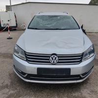 VW PASSAT VARIANT 365 2.0 TDI 140CV -Ricambi