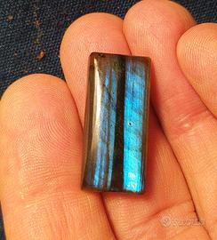 Spectrolite, pietra minerale blu elettrico, gemma