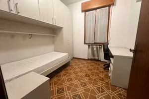 Stanza in appartamento di 15 m² a Modena