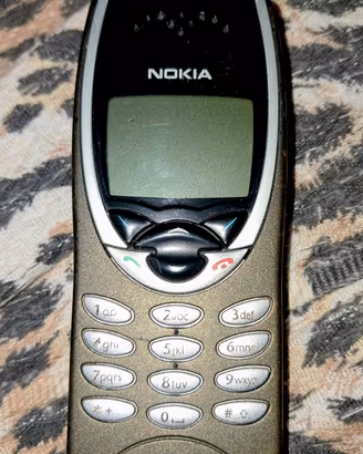 Nokia 8210