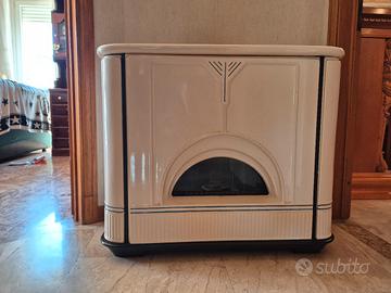 Stufa a gas in maiolica Piazzetta + fumisteria