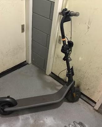Ninebot Kickscooter E2 E