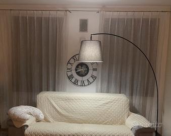 Lampada da terra, ad arco con paralume grigio