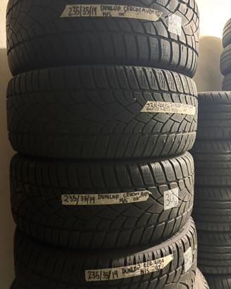 Disponibile treno gomme stock