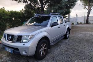 Nissan navara con copri cassone