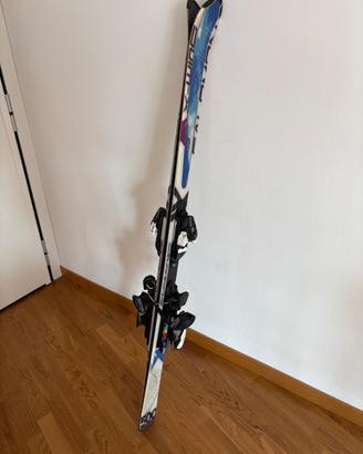 Paio di sci da donna marca Salomon