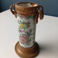 Vaso in porcellana montato su bronzi dorati