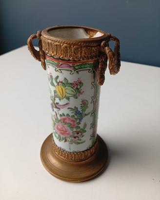 Vaso in porcellana montato su bronzi dorati