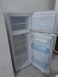 Frigorifero con surgelatore