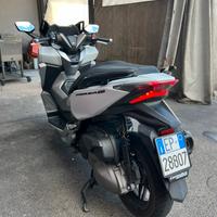 Honda Forza 300 con ABS