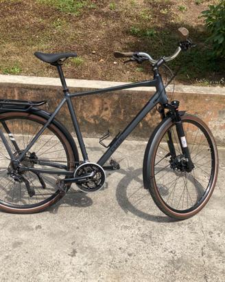 Bicicletta Cube Katmandu Pro