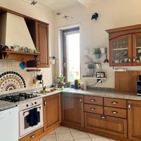 Cucina angolare in legno