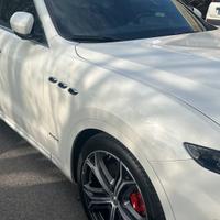 MASERATI LEVANTE  690€ Subentro