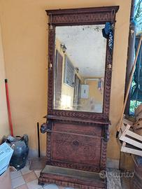 Cappottiera in legno d'epoca