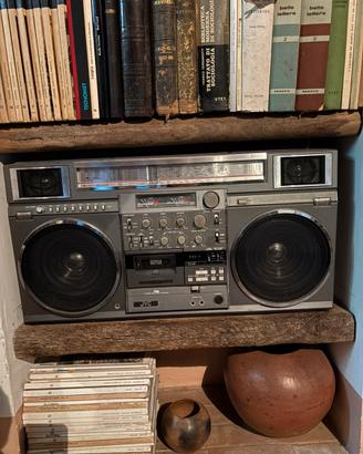Vintage JVC Boombox Model RC-M90JW