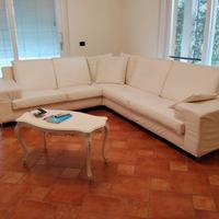 divano e mobile sala con tavolino