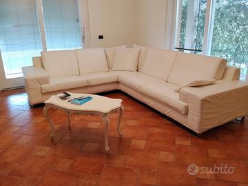 divano e mobile sala con tavolino