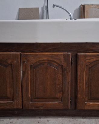 Mobile in legno massello e lavabo per cucina