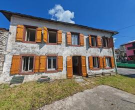 CASA SEMINDIPENDENTE A ROANA