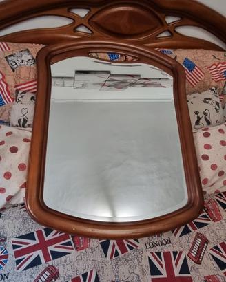 Specchiera con cornice in noce