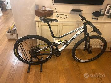 Lapierre full carbon XR 529