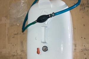 Serbatoio per gommone con pompetta