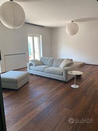 Divano Max di Cava Divani con pouf