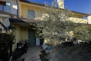 Immobile in asta di 157 m² con 5 locali e box auto