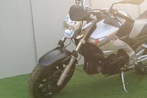 SUZUKI GSR 600