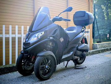 Piaggio MP3 300 Hpe Sport_6000 km_batteria nuova
