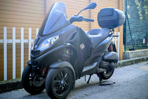 Piaggio MP3 300 Hpe Sport_6000 km_batteria nuova