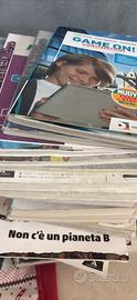 diversi libri scuola media a mano