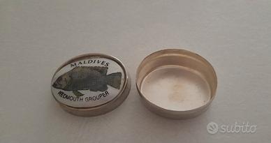 portapastiglie vintage in latta e madreperla 