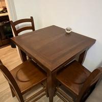 Tavolo  allungabile in legno massiccio