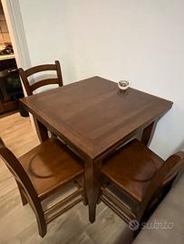 Tavolo  allungabile in legno massiccio
