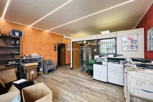 MAGAZZINO/UFFICIO CON TETTOIA E POSTO AUTO