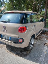 auto fiat 500L come in foto