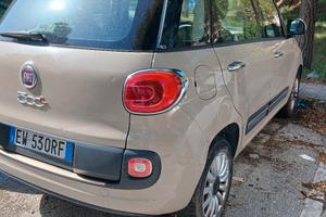 auto fiat 500L come in foto
