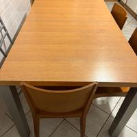 Tavolo legno +4 sedie legno