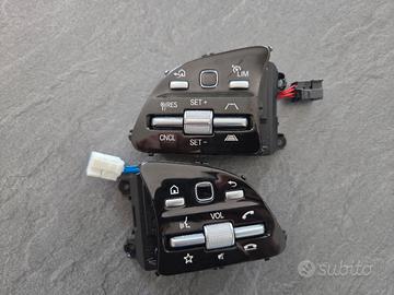 Mercedes tasti al volante distronic