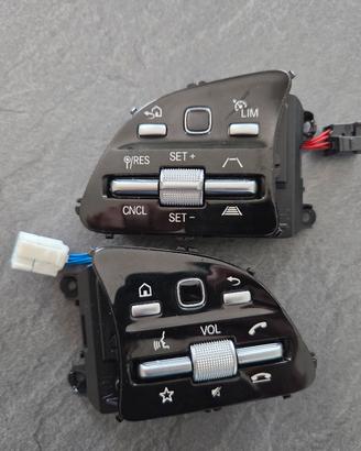 Mercedes tasti al volante distronic